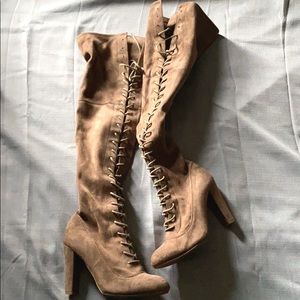 ✨Knee-high lace up boots✨